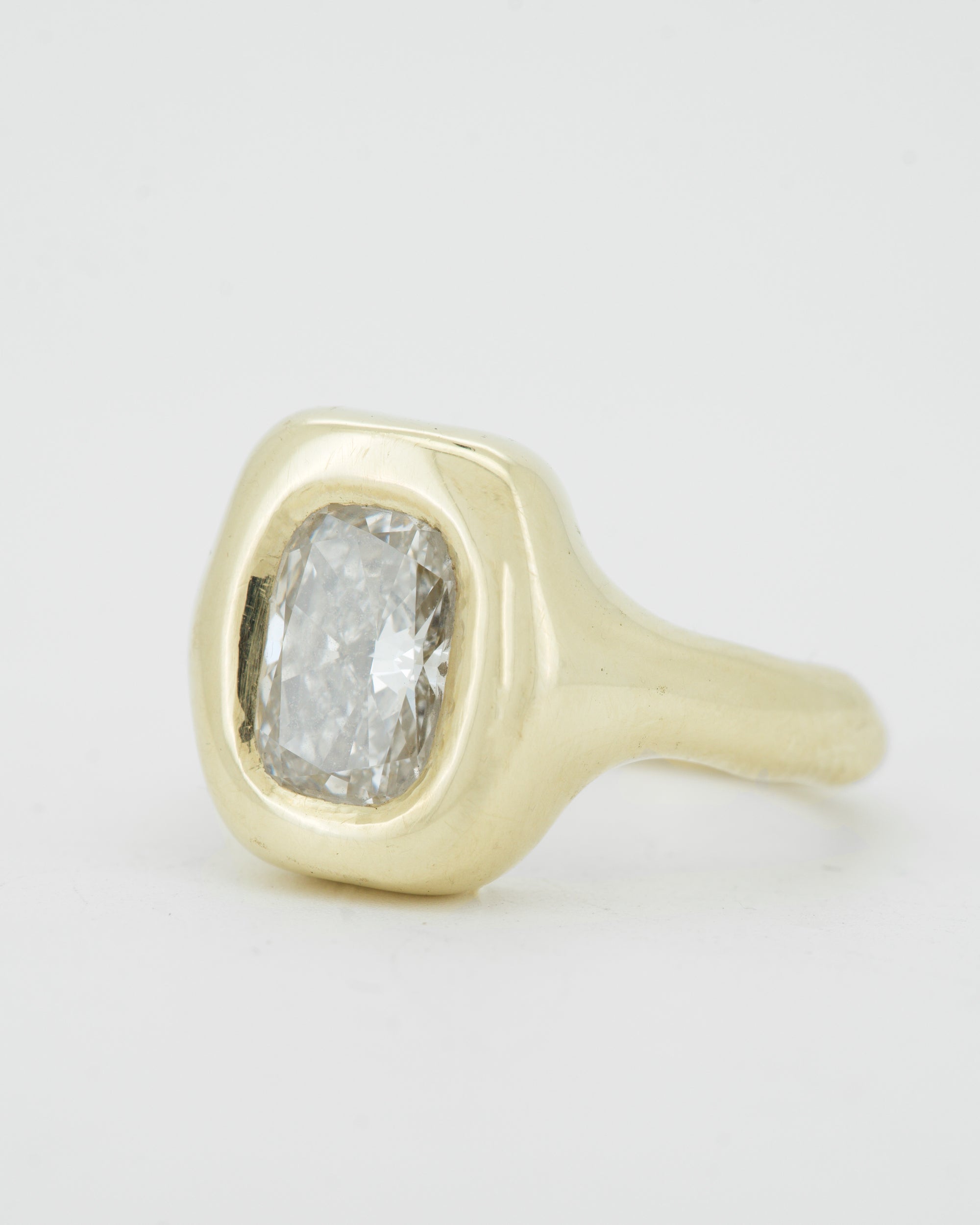 Cushion lab diamond + 14ct yellow gold