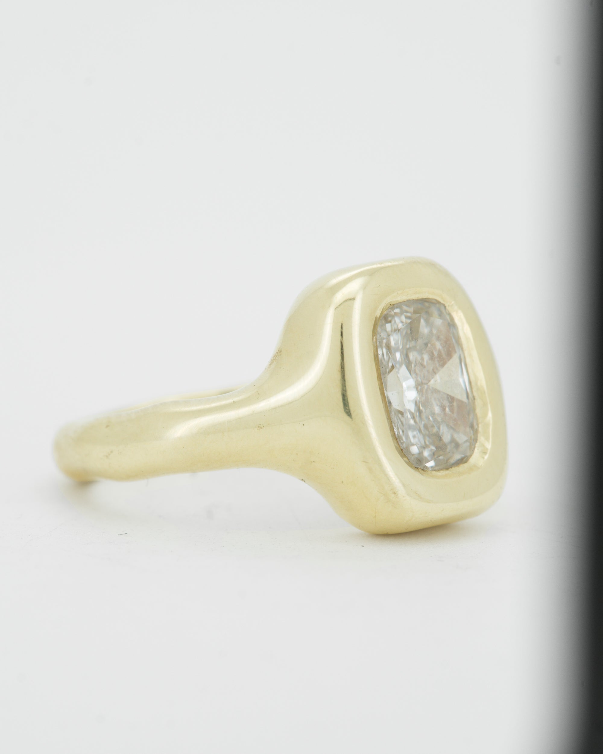 Cushion lab diamond + 14ct yellow gold