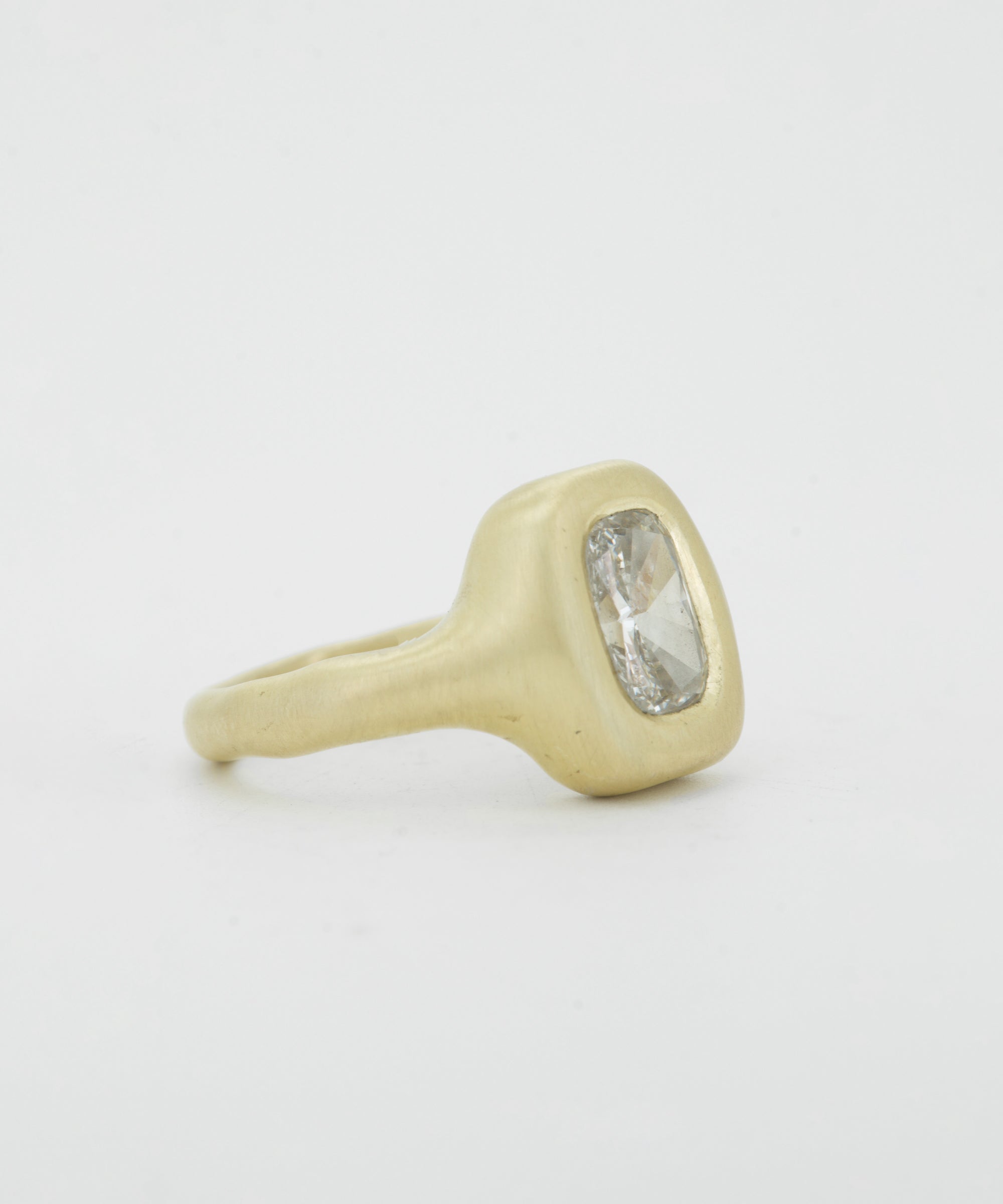 Cushion lab diamond + 14ct yellow gold