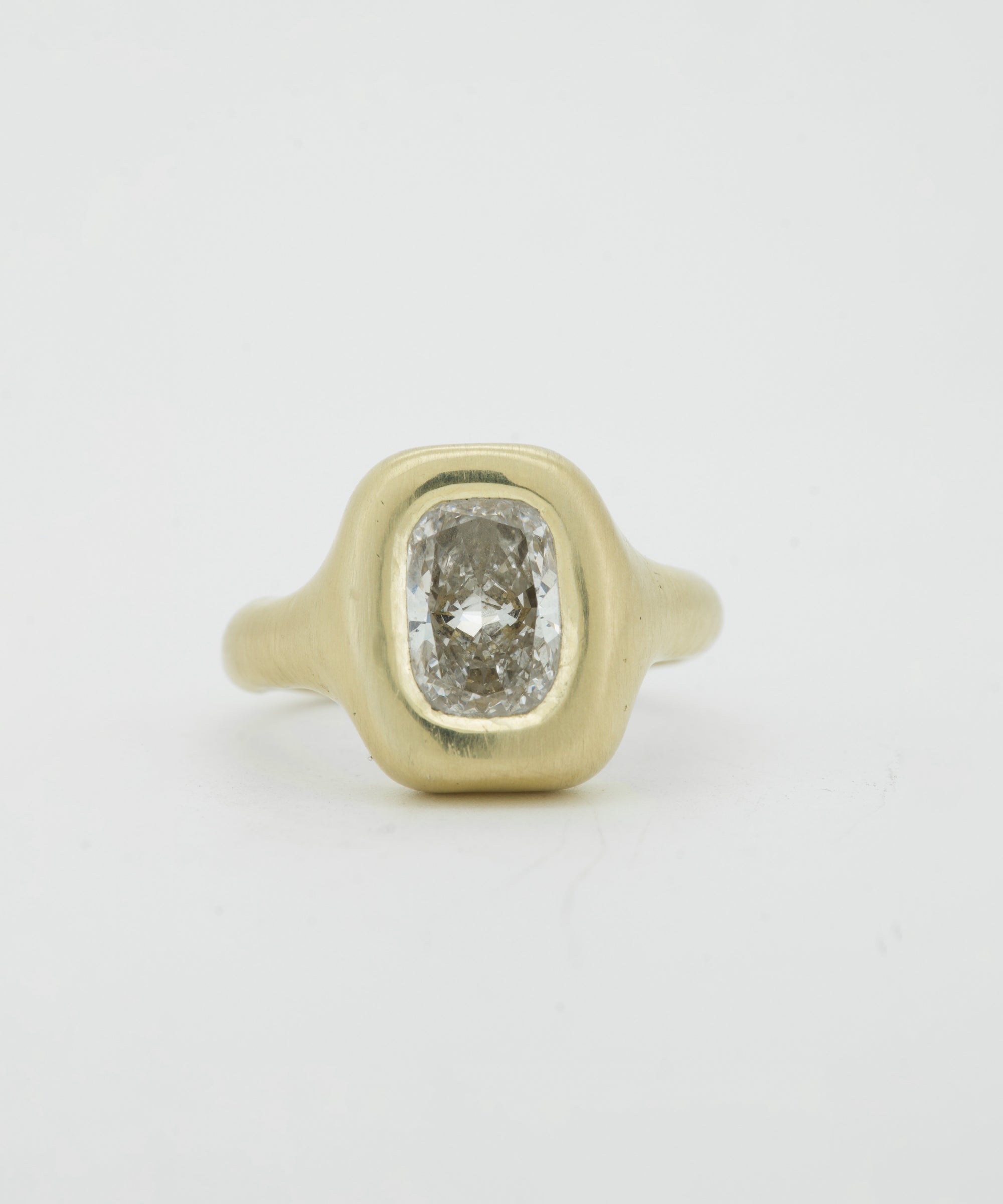 Cushion lab diamond + 14ct yellow gold