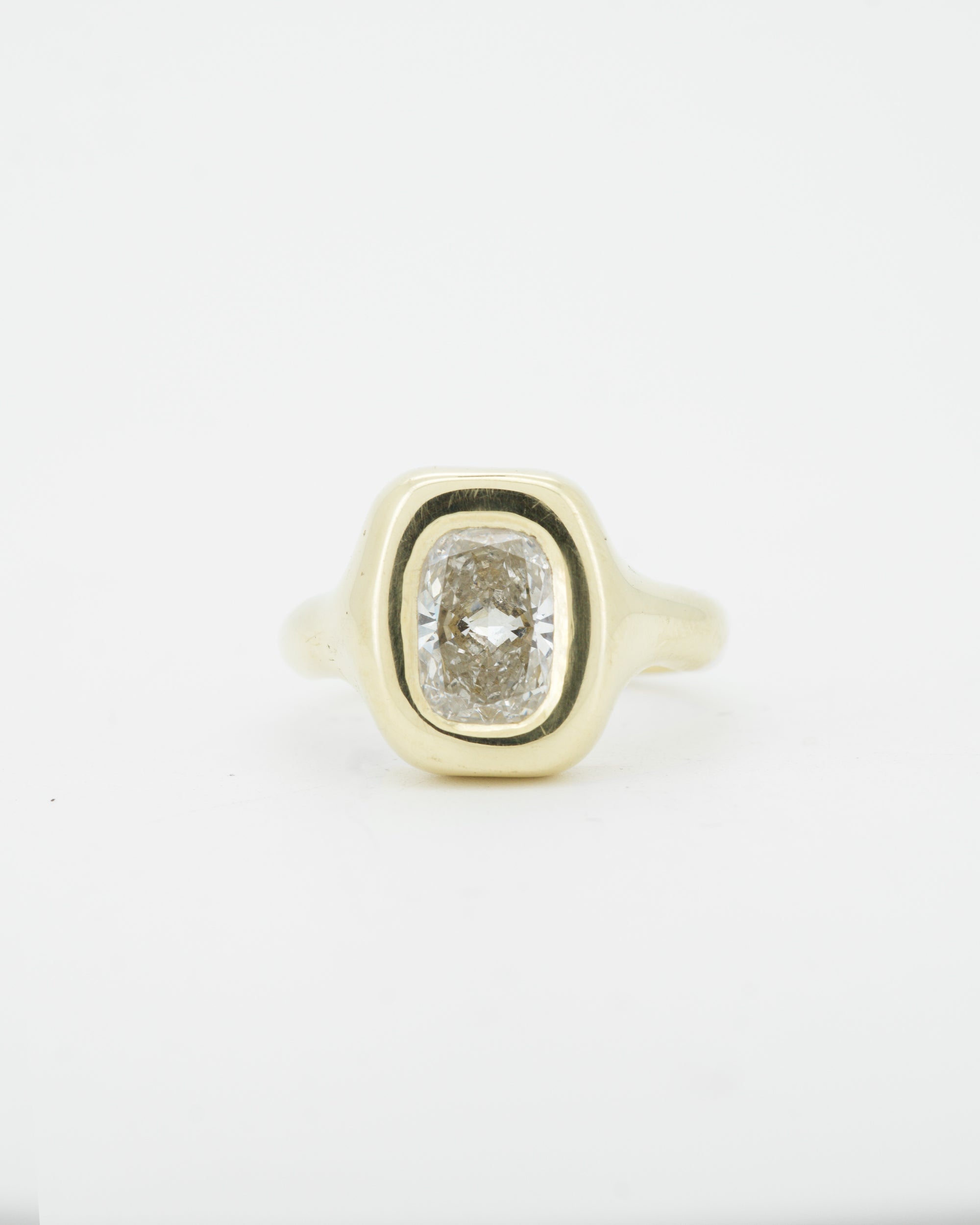 Cushion lab diamond + 14ct yellow gold