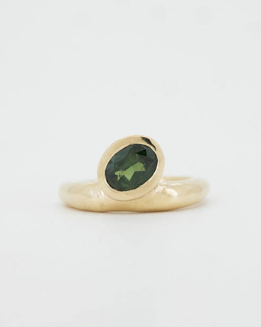 green oval sapphire + 9ct yellow gold slender nuque