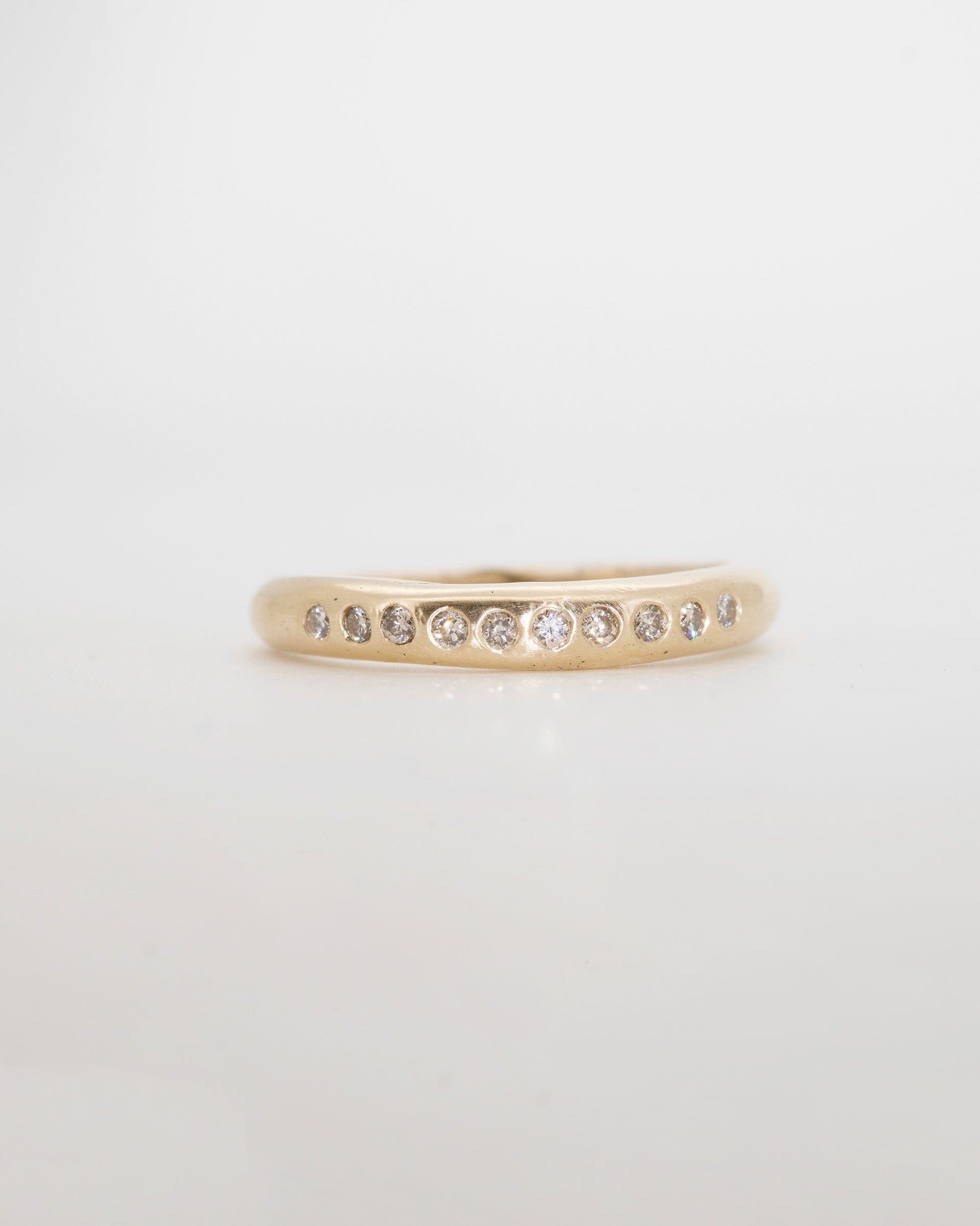 Solid 9ct gold slender Nuque + champagne diamonds - ready-to-send