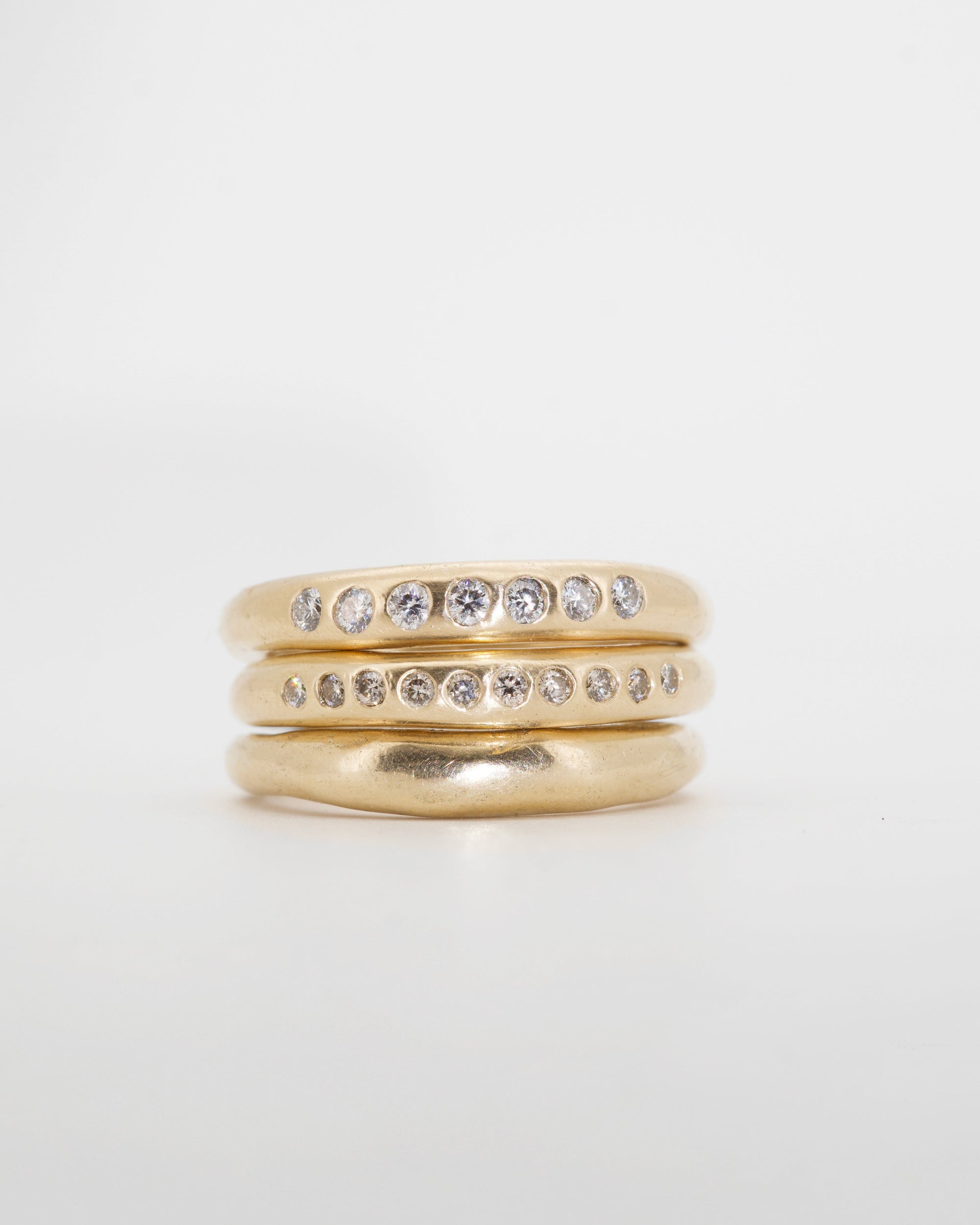 Solid 9ct gold slender Nuque + champagne diamonds - ready-to-send