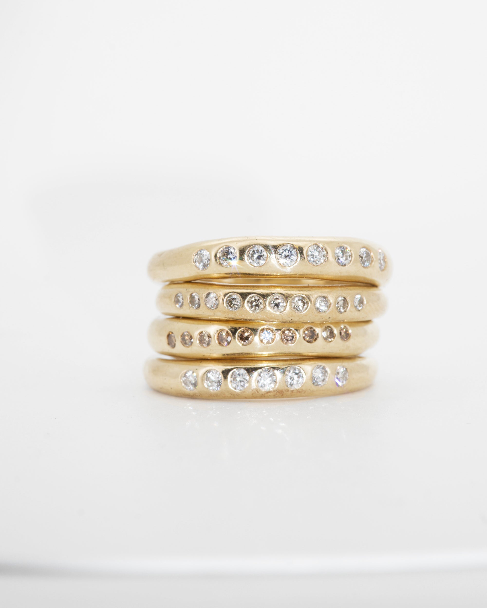 Solid 9ct gold slender Nuque + champagne diamonds - ready-to-send