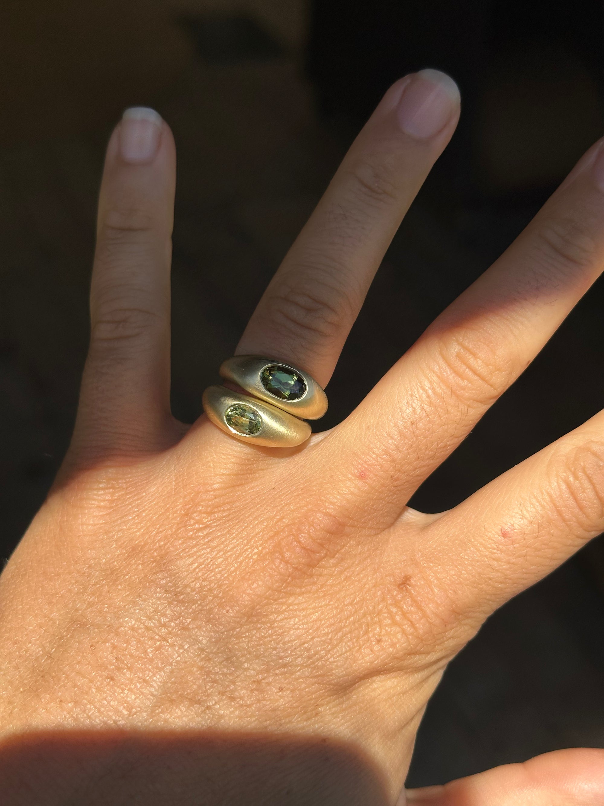 Nuque + yellow oval sapphire