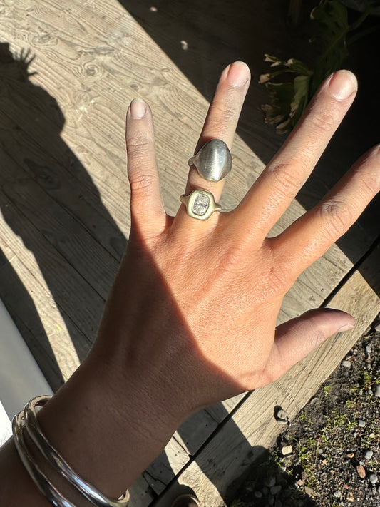 Egg ring - solid 9ct white gold