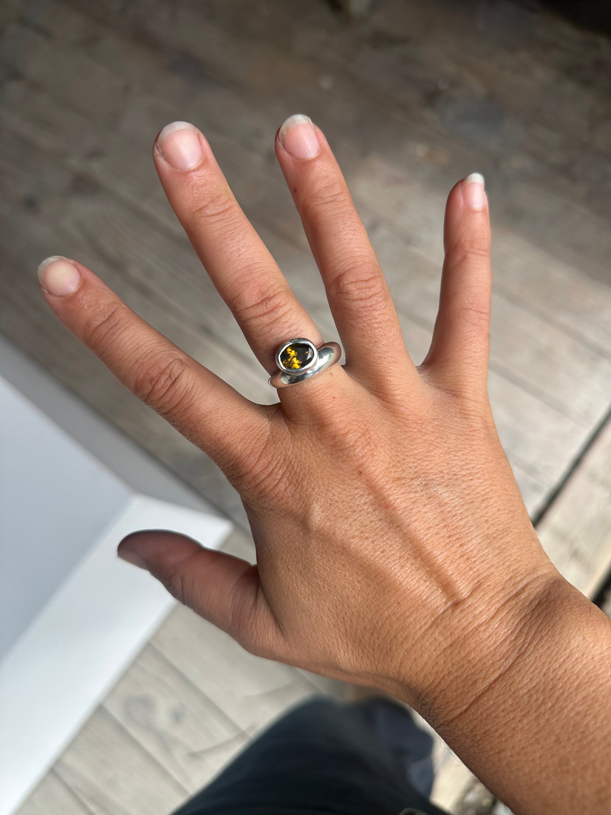 Nuque + Zircon - brown