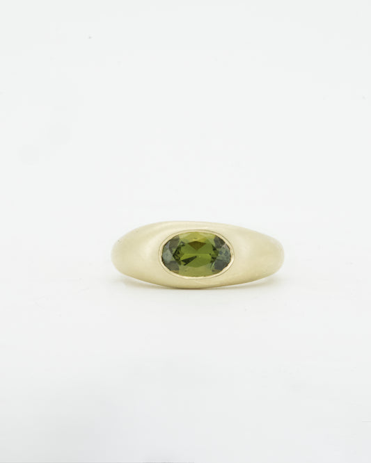 Nuque + green oval sapphire