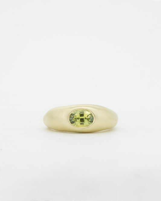 Nuque + yellow oval sapphire