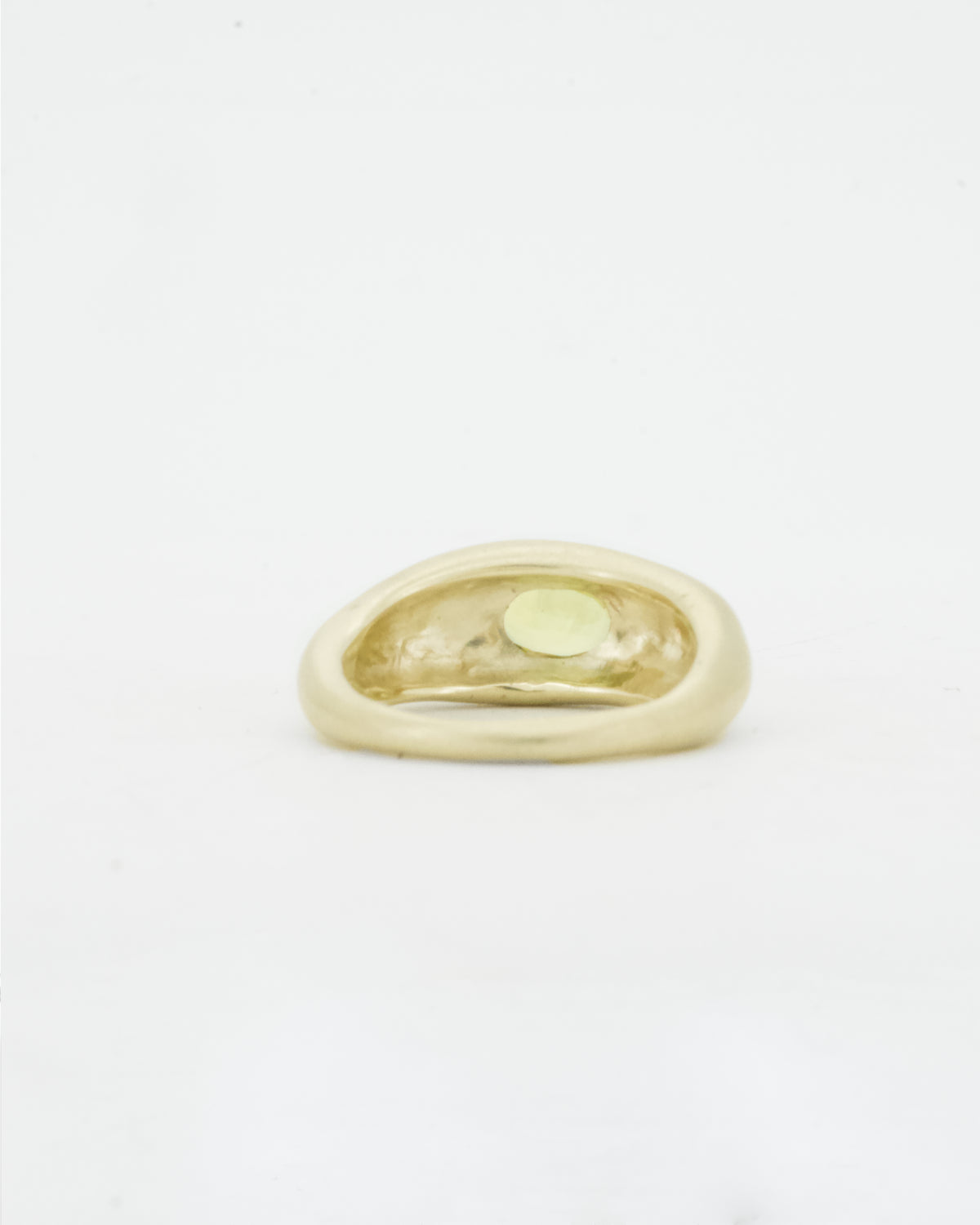 Nuque + yellow oval sapphire